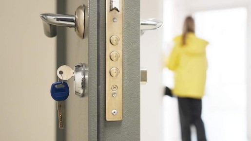 Опасные прецеденты: эксперты предупреждают об угрозе признания пустующих квартир бесхозными