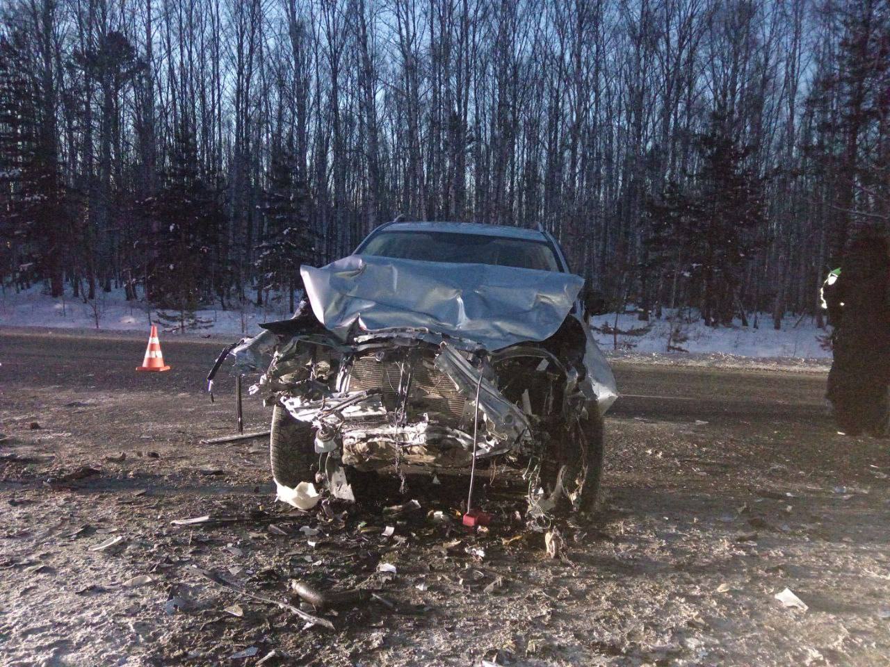 Смертельный обгон: два человека погибли в аварии с фурой в Красноярском крае