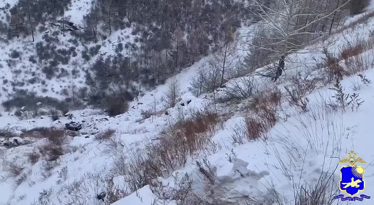 В Тыве машина упала со 150-метрового обрыва