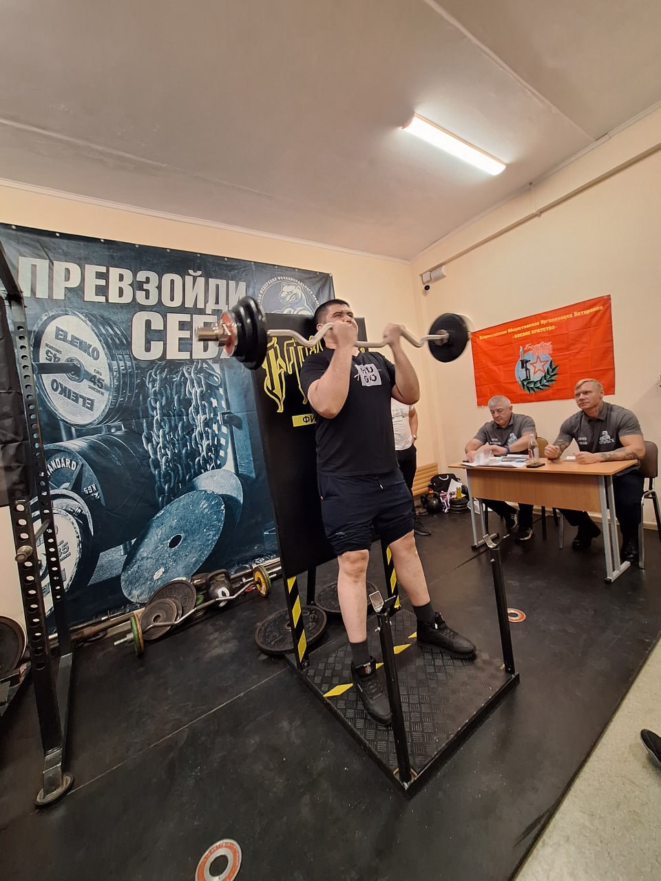 В спортивном зале ИУФИЦ ИК-15 прошел турнир по многоповторному подъему штанги на бицепс В спортивном зале ИУФИЦ ИК-15 прошел турнир по многоповторному подъему штанги на бицепс