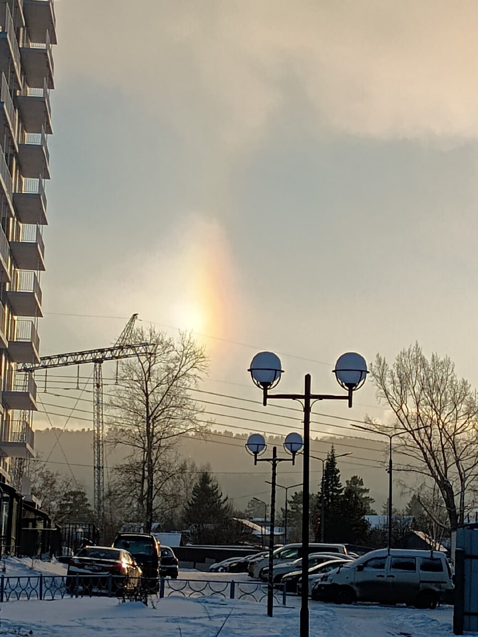 Красноярцы заметили необычное явление — зимнюю радугу