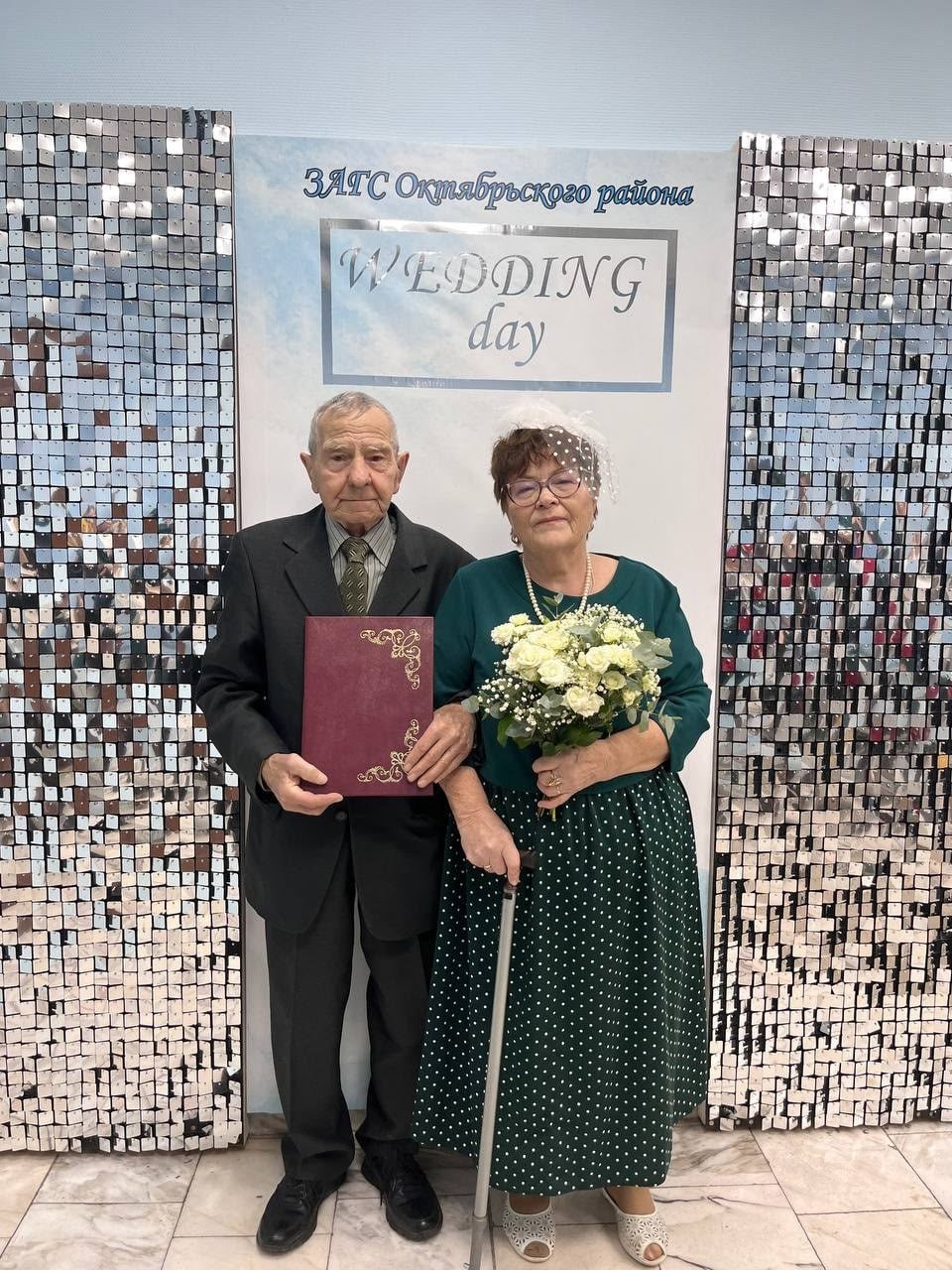 Пара из Красноярска отпраздновала изумрудную свадьбу после 55 лет брака