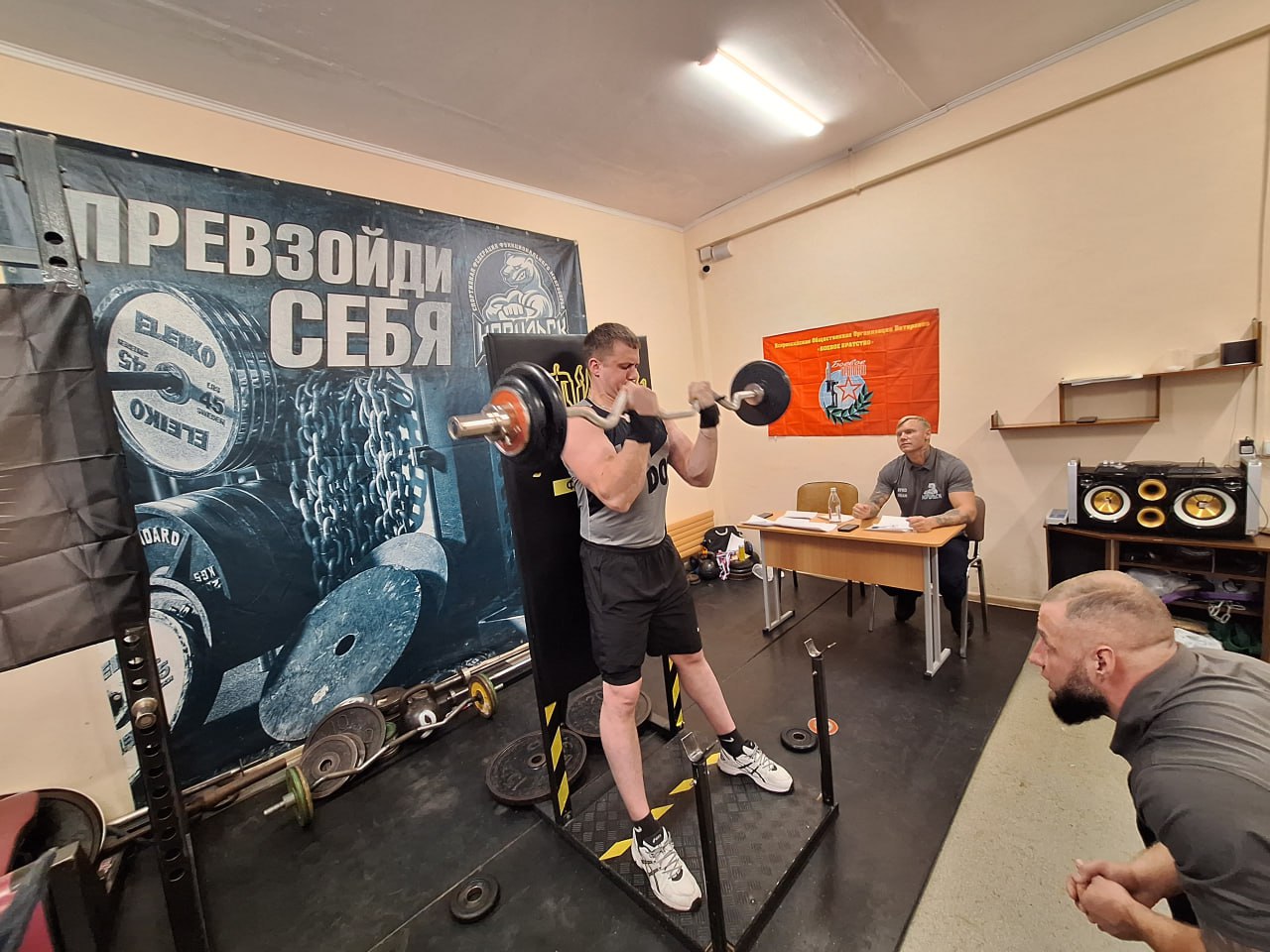 В спортивном зале ИУФИЦ ИК-15 прошел турнир по многоповторному подъему штанги на бицепс В спортивном зале ИУФИЦ ИК-15 прошел турнир по многоповторному подъему штанги на бицепс