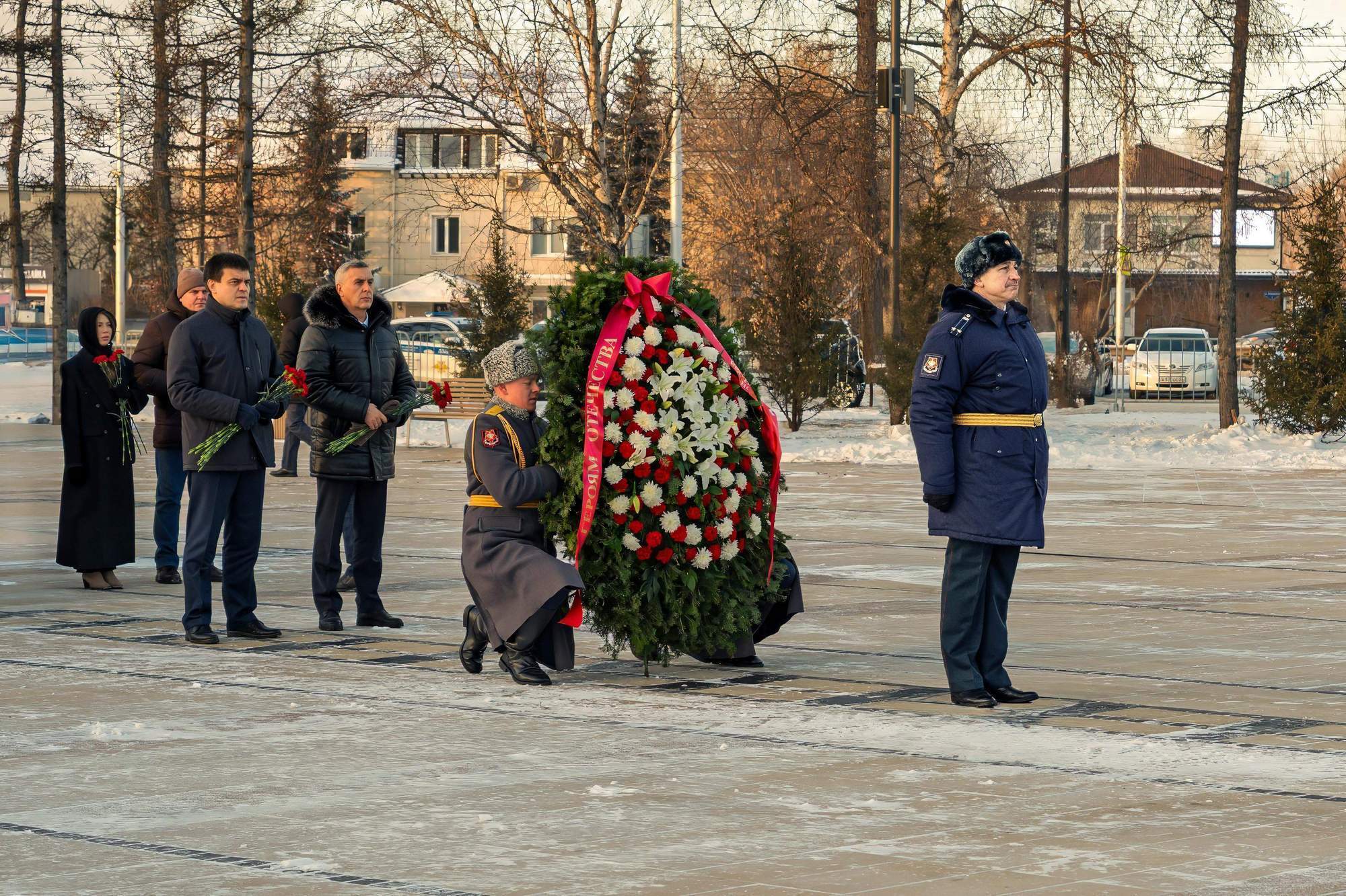 Депутаты городского Совета приняли участие в церемонии возложения венка и цветов к Вечному огню на Мемориале Победы Депутаты городского Совета приняли участие в церемонии возложения венка и цветов к Вечному огню на Мемориале Победы