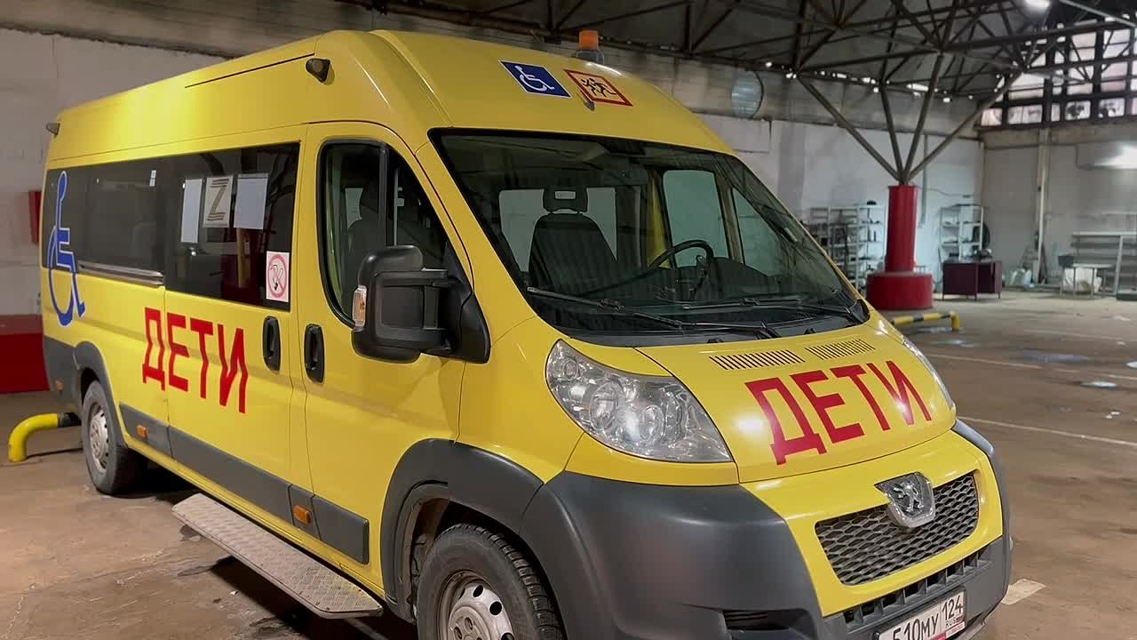 Сотрудники Госавтоинспекции Красноярска в преддверии зимних каникул проверяют обеспечение безопасности перевозок детей в школьных автобусах