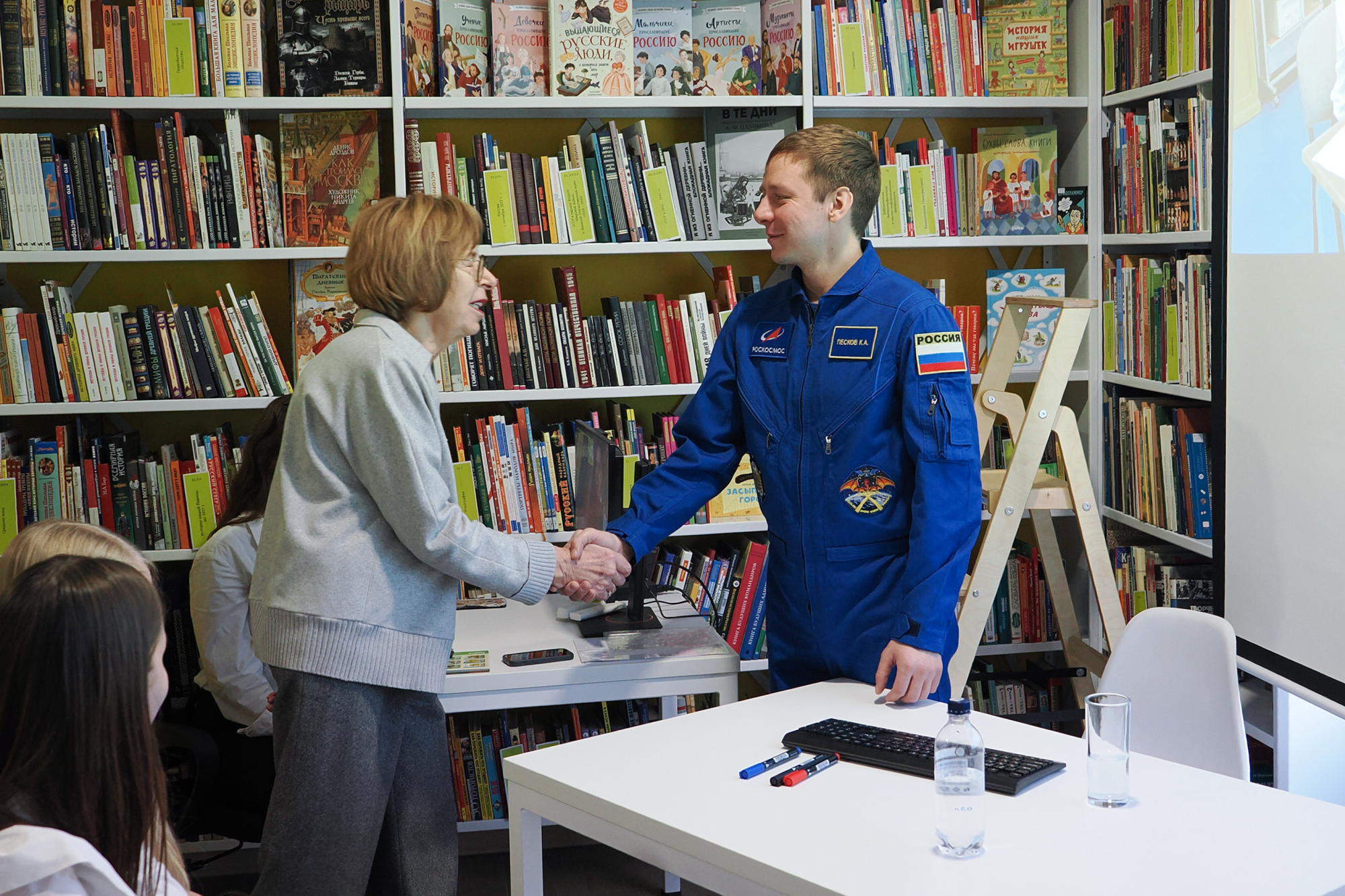 Сегодня на улице Юности открылась модернизированная детская библиотека им. В. Дубинина Сегодня на улице Юности открылась модернизированная детская библиотека им. В. Дубинина