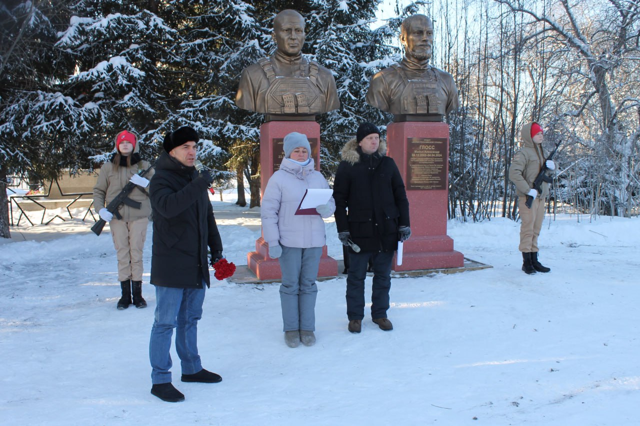 В крае и ДНР установили бюсты героям СВО: Ивану Коковину и Майклу Глоссу В крае и ДНР установили бюсты героям СВО: Ивану Коковину и Майклу Глоссу