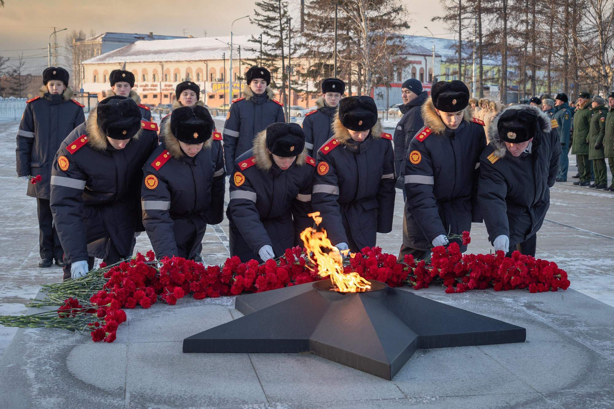 Депутаты городского Совета приняли участие в церемонии возложения венка и цветов к Вечному огню на Мемориале Победы Депутаты городского Совета приняли участие в церемонии возложения венка и цветов к Вечному огню на Мемориале Победы