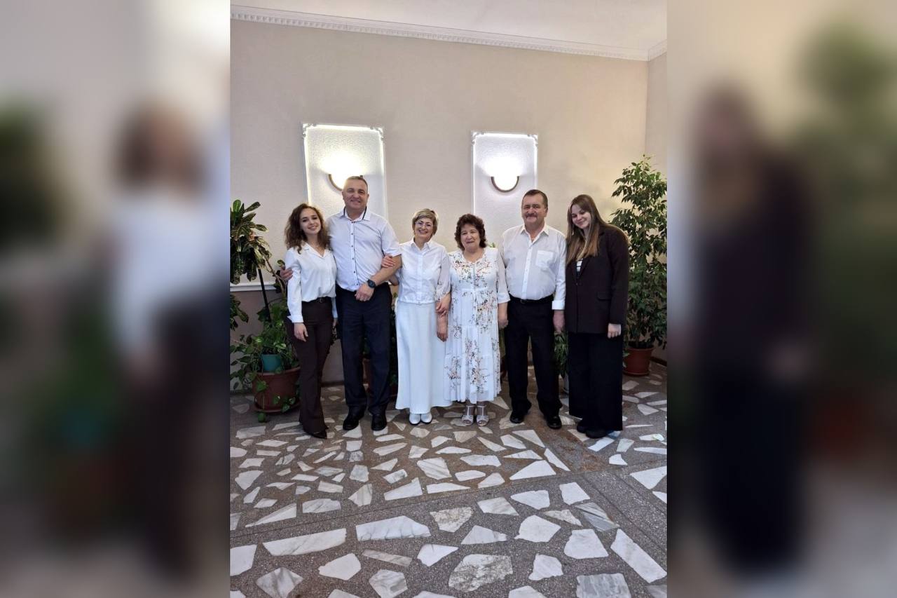 В Красноярском крае родители и дети отметили золотую и жемчужную свадьбы