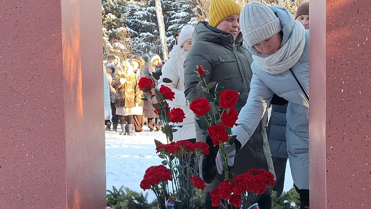 В крае и ДНР установили бюсты героям СВО: Ивану Коковину и Майклу Глоссу В крае и ДНР установили бюсты героям СВО: Ивану Коковину и Майклу Глоссу