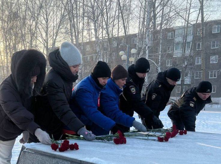 Несмотря на сибирские морозы — память жива в наших сердцах! В День Героев Отечества в Ачинске и Минусинске почтили память защитников Родины Несмотря на сибирские морозы — память жива в наших сердцах! В День Героев Отечества в Ачинске и Минусинске почтили память защитников Родины