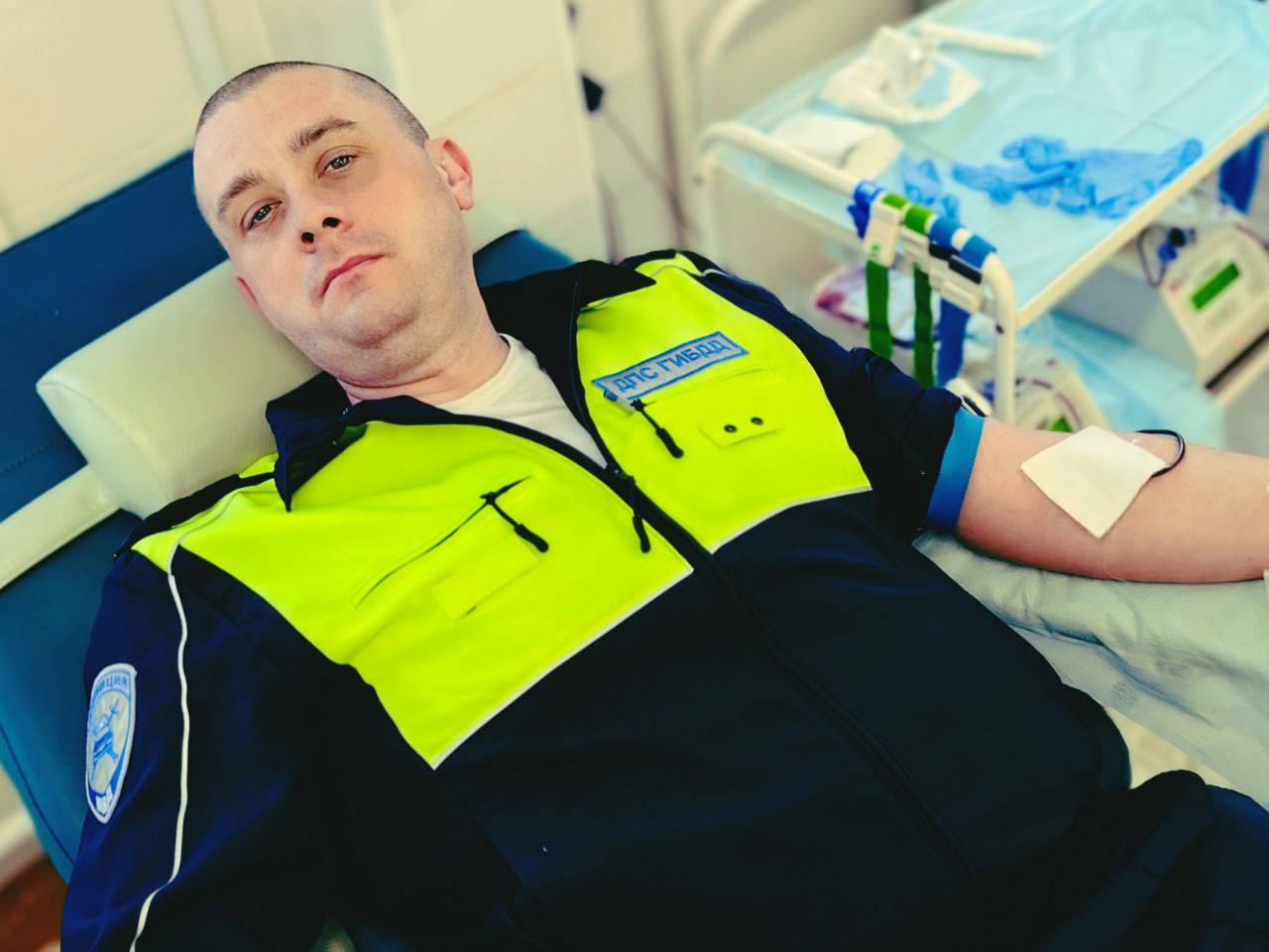 Герои среди нас: ачинские полицейские стали донорами крови в преддверии Дня Героев Отечества Герои среди нас: ачинские полицейские стали донорами крови в преддверии Дня Героев Отечества