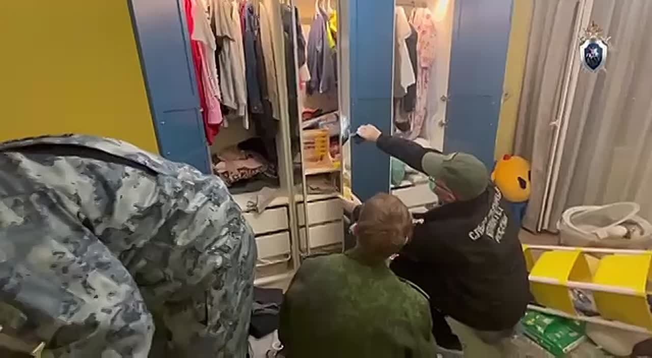 В Подмосковье 32-летний мужчина расправился со своей соседкой и её 6-летним сыном из-за того, что ребенок бегал по квартире и топал