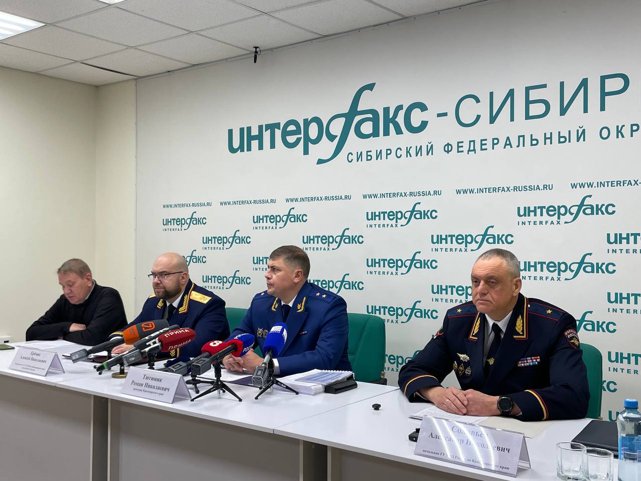 Начальник ГУ МВД России по краю Александр Соловьёв выступил на пресс-конференции руководителей правоохранительных органов, посвященной Международному дню борьбы с коррупцией: Начальник ГУ МВД России по краю Александр Соловьёв выступил на пресс-конференции руководителей правоохранительных органов, посвященной Международному дню борьбы с коррупцией: