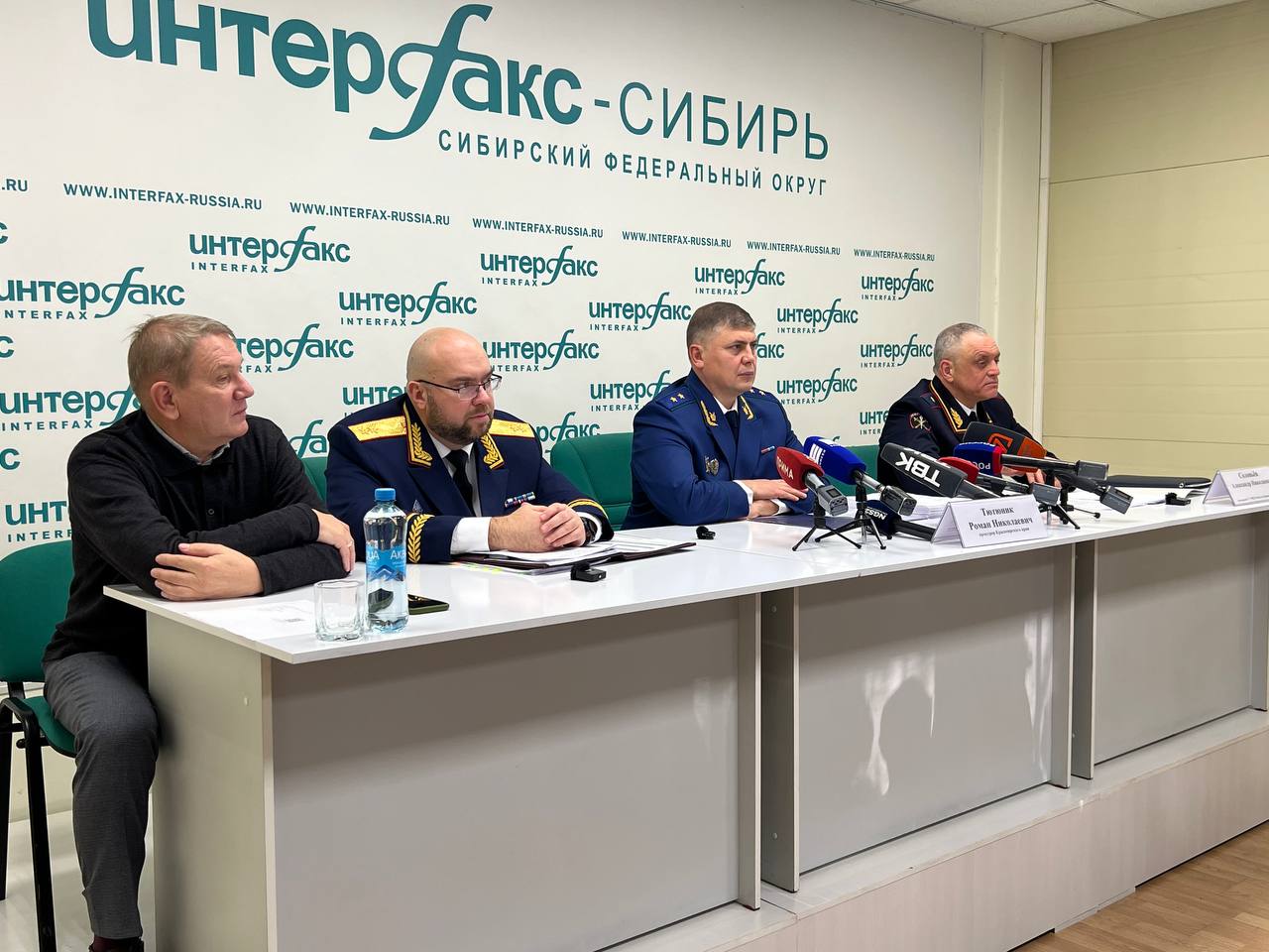 Прямо сейчас в Красноярске проходит пресс-конференция руководителей правоохранительных органов, посвященной Международному дню борьбы с коррупцией