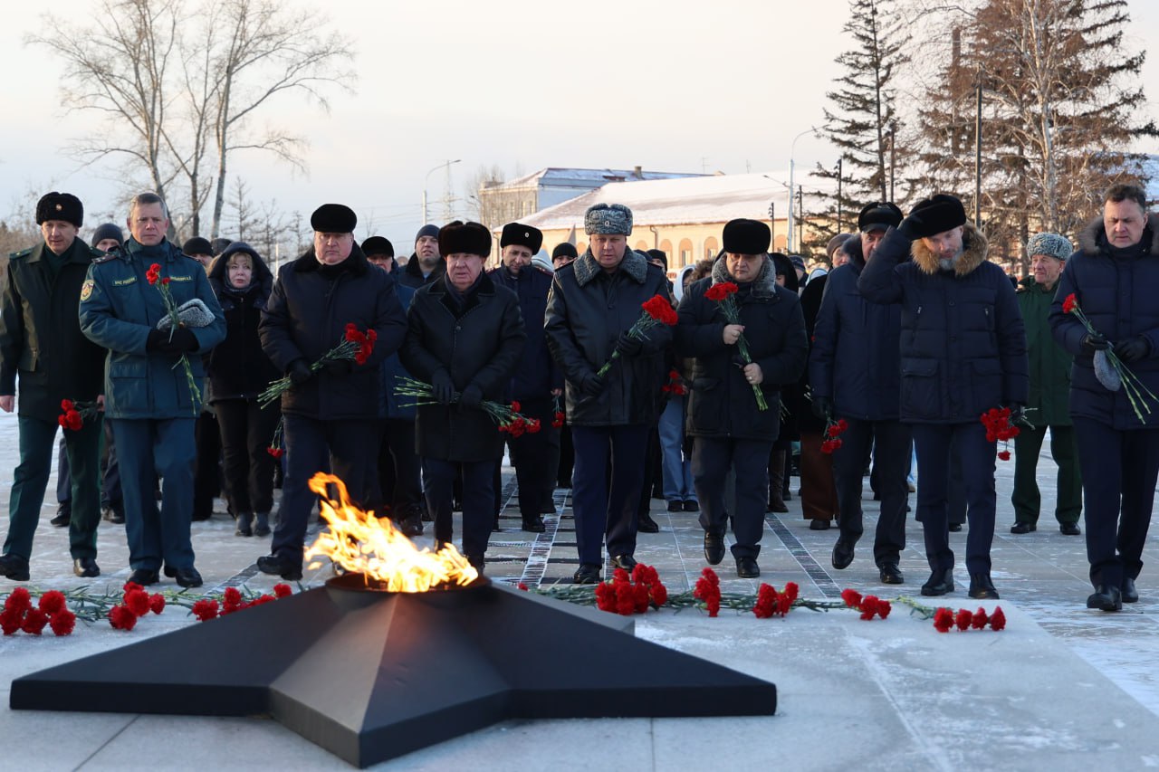 В Красноярске почтили память героев войн и локальных конфликтов В Красноярске почтили память героев войн и локальных конфликтов
