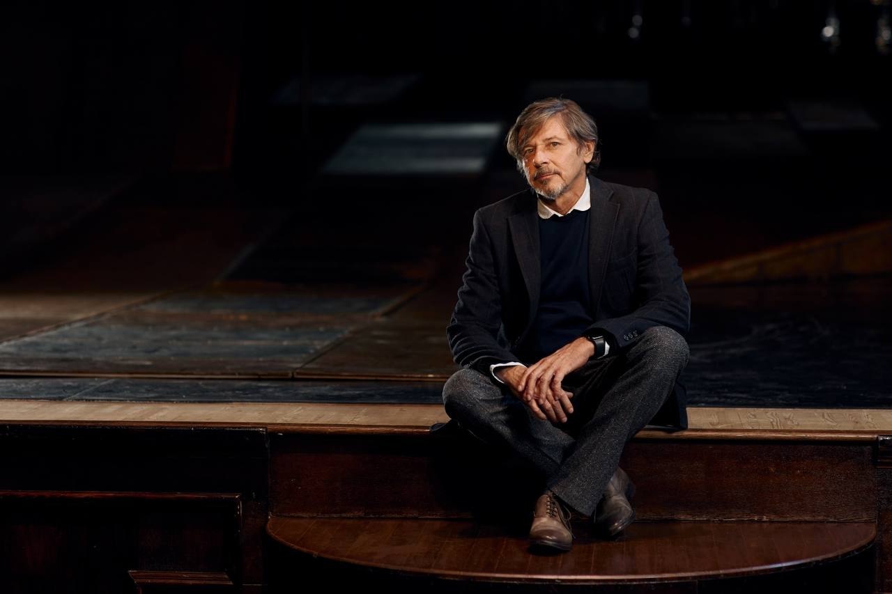 Посетить Кьоджу, пригород Венеции, приглашает красноярский драматический театр им. А. С. Пушкина. Зрителям обещают палящее солнце, кипящие страсти и эпичную ссору