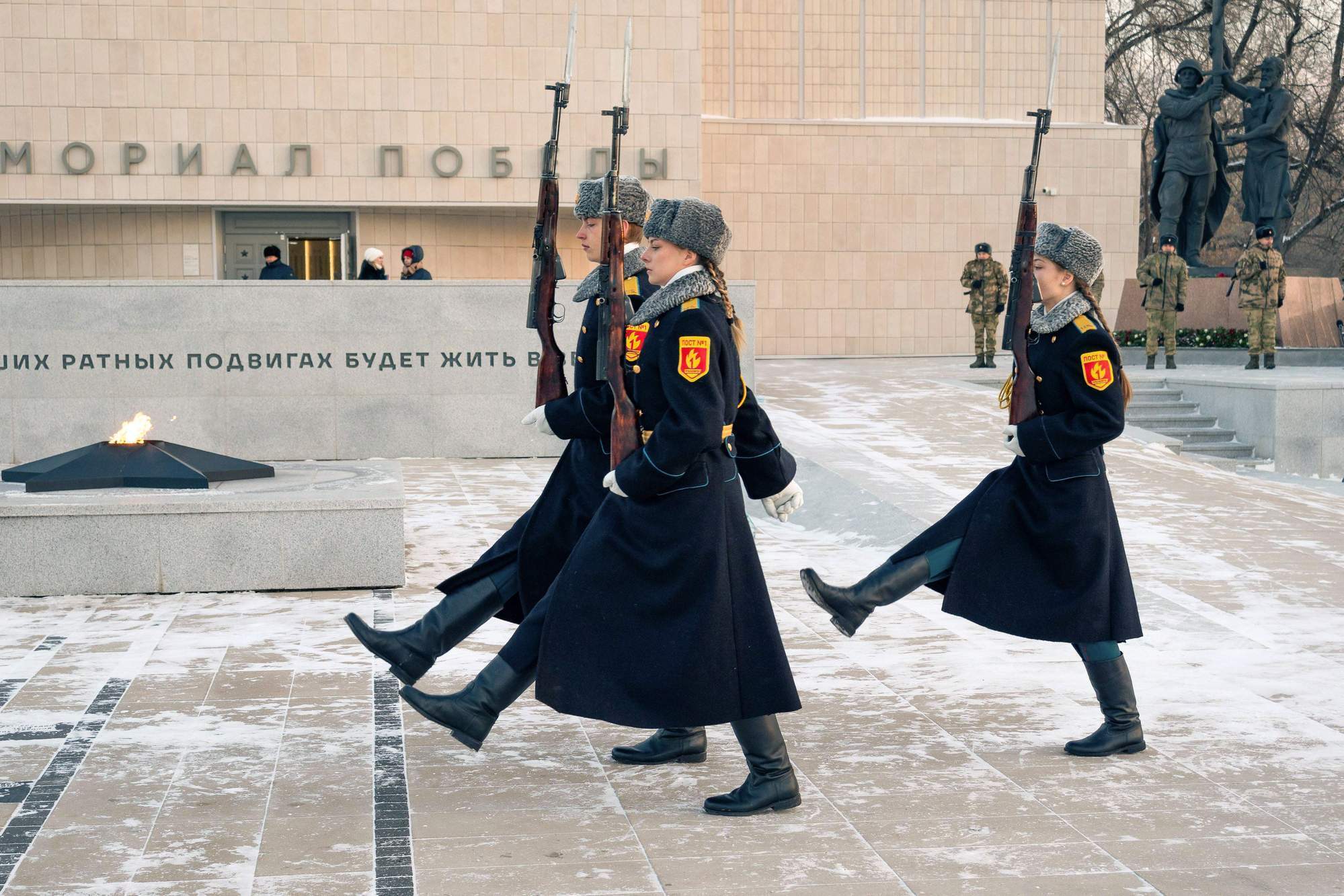 Депутаты городского Совета приняли участие в церемонии возложения венка и цветов к Вечному огню на Мемориале Победы Депутаты городского Совета приняли участие в церемонии возложения венка и цветов к Вечному огню на Мемориале Победы