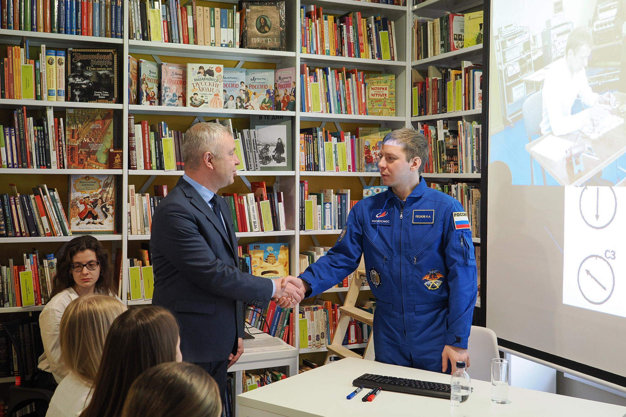 Сегодня на улице Юности открылась модернизированная детская библиотека им. В. Дубинина Сегодня на улице Юности открылась модернизированная детская библиотека им. В. Дубинина