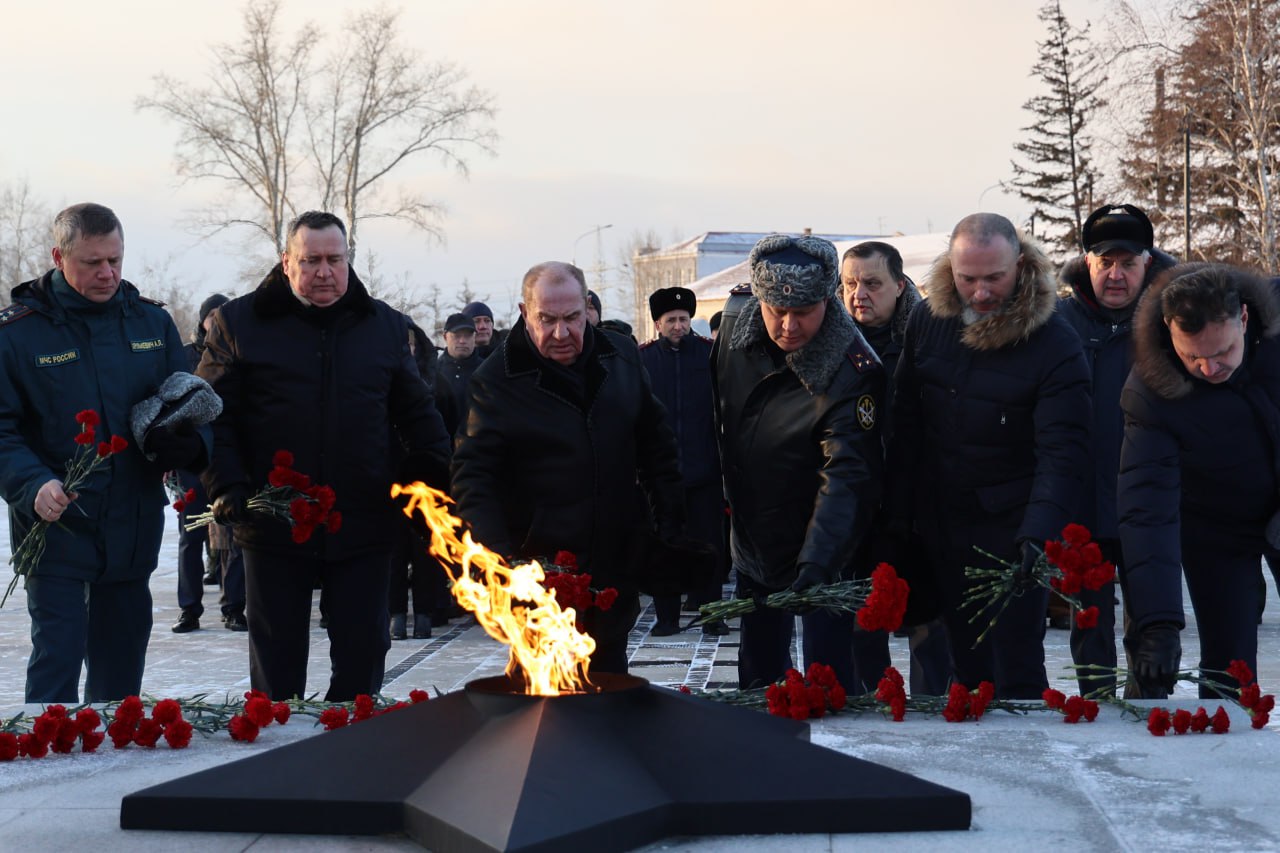 В Красноярске почтили память героев войн и локальных конфликтов В Красноярске почтили память героев войн и локальных конфликтов