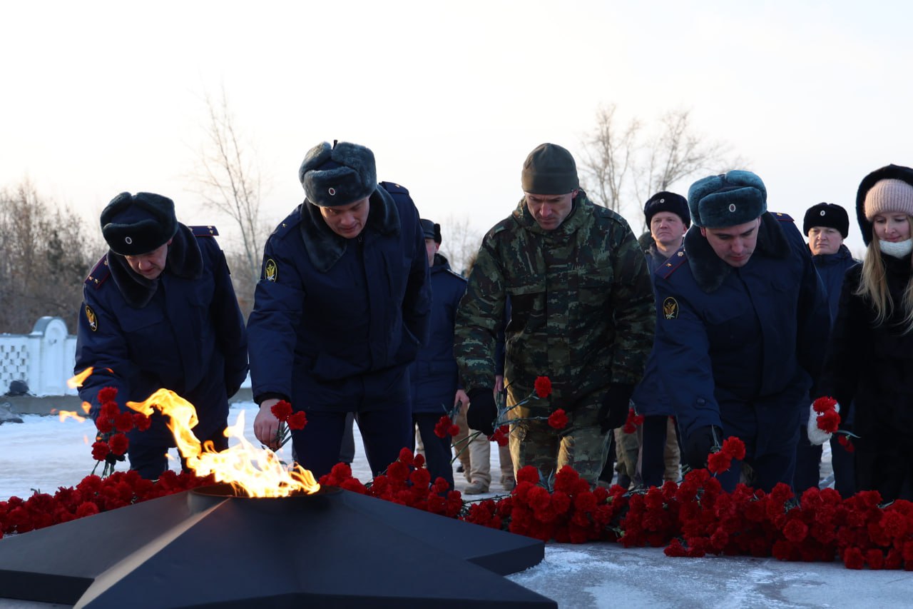 В Красноярске почтили память героев войн и локальных конфликтов В Красноярске почтили память героев войн и локальных конфликтов