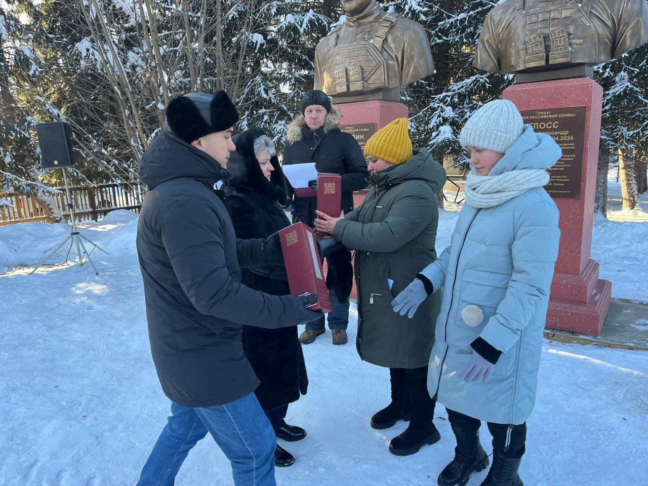 В крае и ДНР установили бюсты героям СВО: Ивану Коковину и Майклу Глоссу В крае и ДНР установили бюсты героям СВО: Ивану Коковину и Майклу Глоссу