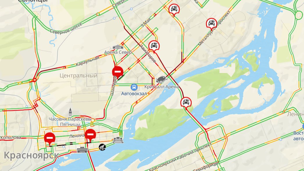 Фура влетела в ограждение на ул. Авиаторов в Красноярска и стала причиной утренних пробок длиной в несколько километров Фура влетела в ограждение на ул. Авиаторов в Красноярска и стала причиной утренних пробок длиной в несколько километров