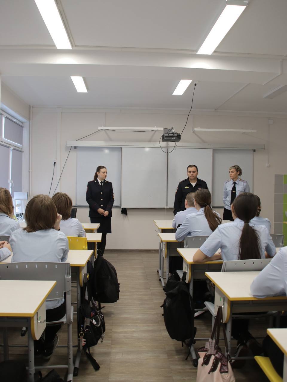 Навстречу профессии: школьники Красноярского края знакомятся со службой в полиции Навстречу профессии: школьники Красноярского края знакомятся со службой в полиции