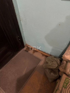 «Мы живём и ждём, что в этот раз рухнет…»: жильцы Спартаковцев, 77 сообщают о новой проблеме в подъезде