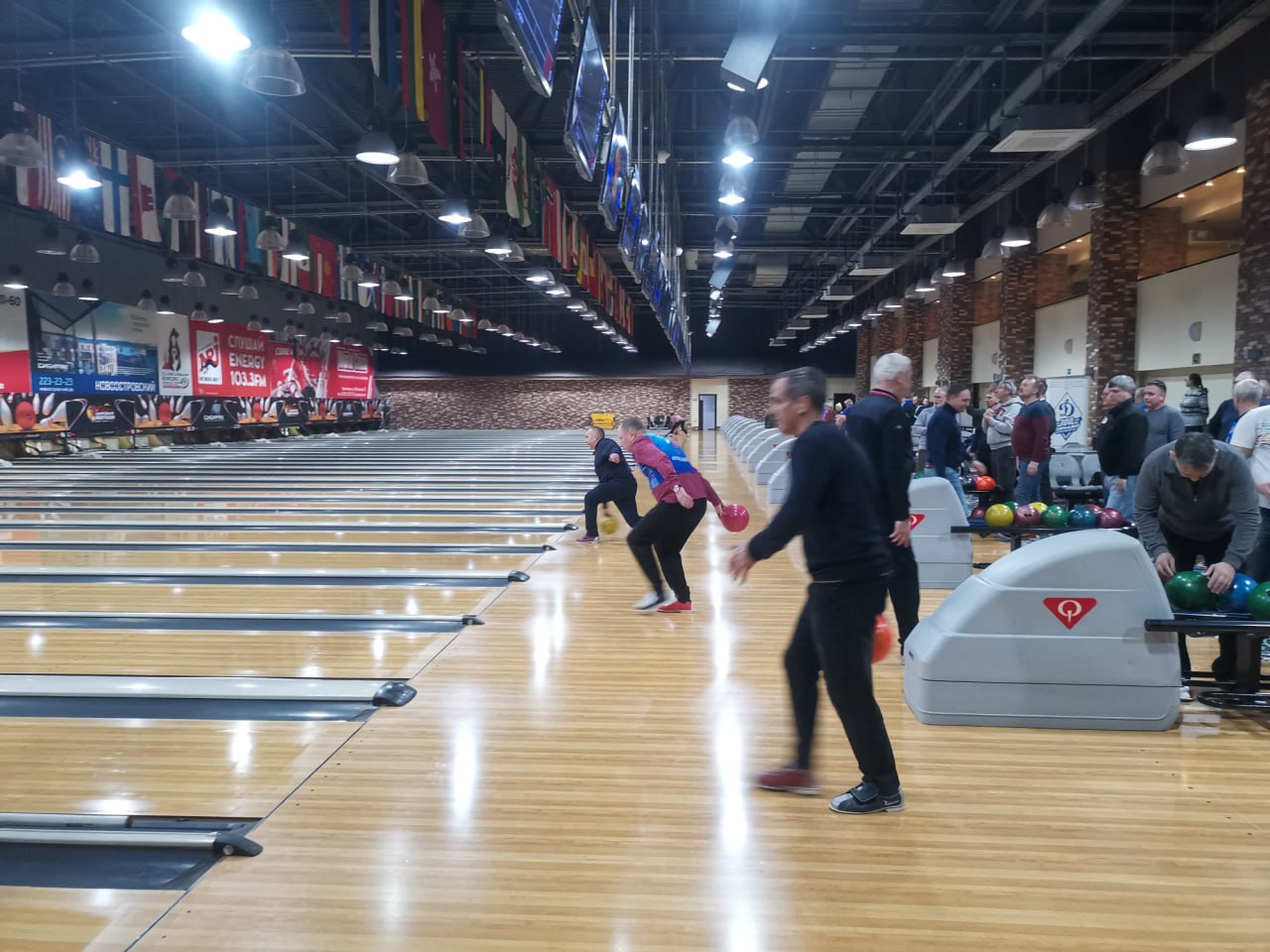 Команда ветеранов ГУФСИН России по Красноярскому краю стала бронзовым призером чемпионата «Динамо» по боулингу Команда ветеранов ГУФСИН России по Красноярскому краю стала бронзовым призером чемпионата «Динамо» по боулингу