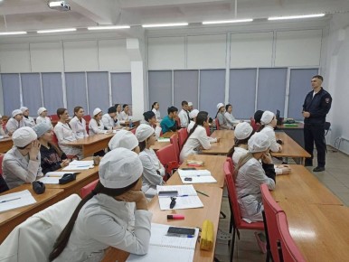 Автополицейские проводят профилактические беседы по БДД с юными участниками дорожного движения