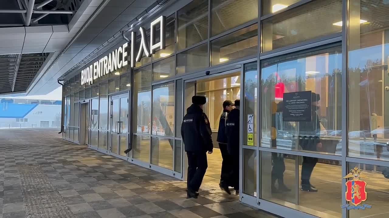 В Красноярском крае полицейские депортировали за пределы страны четырех иностранных граждан, совершивших тяжкие и особо тяжкие преступления