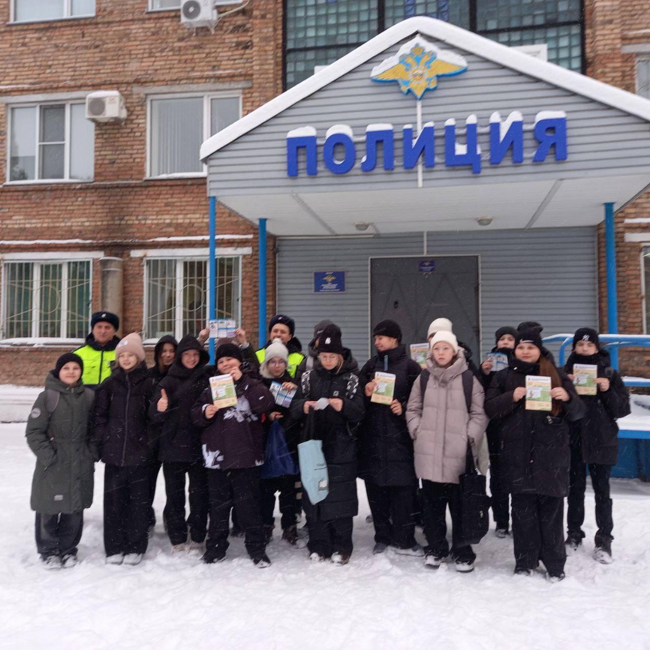 Навстречу профессии: школьники Красноярского края знакомятся со службой в полиции Навстречу профессии: школьники Красноярского края знакомятся со службой в полиции