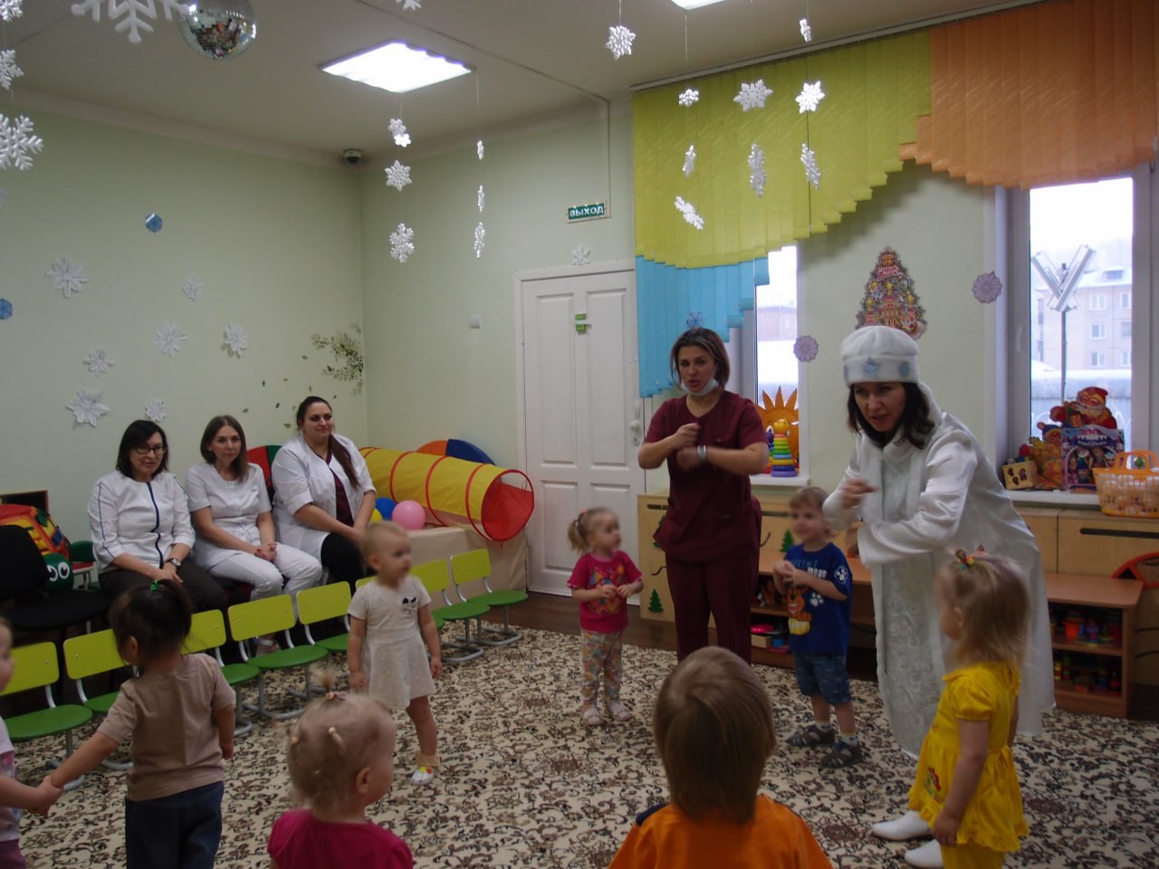 В Доме ребенка при ИК-22 для малышей провели развлекательное мероприятие «Здравствуй, Зимушка-зима!»