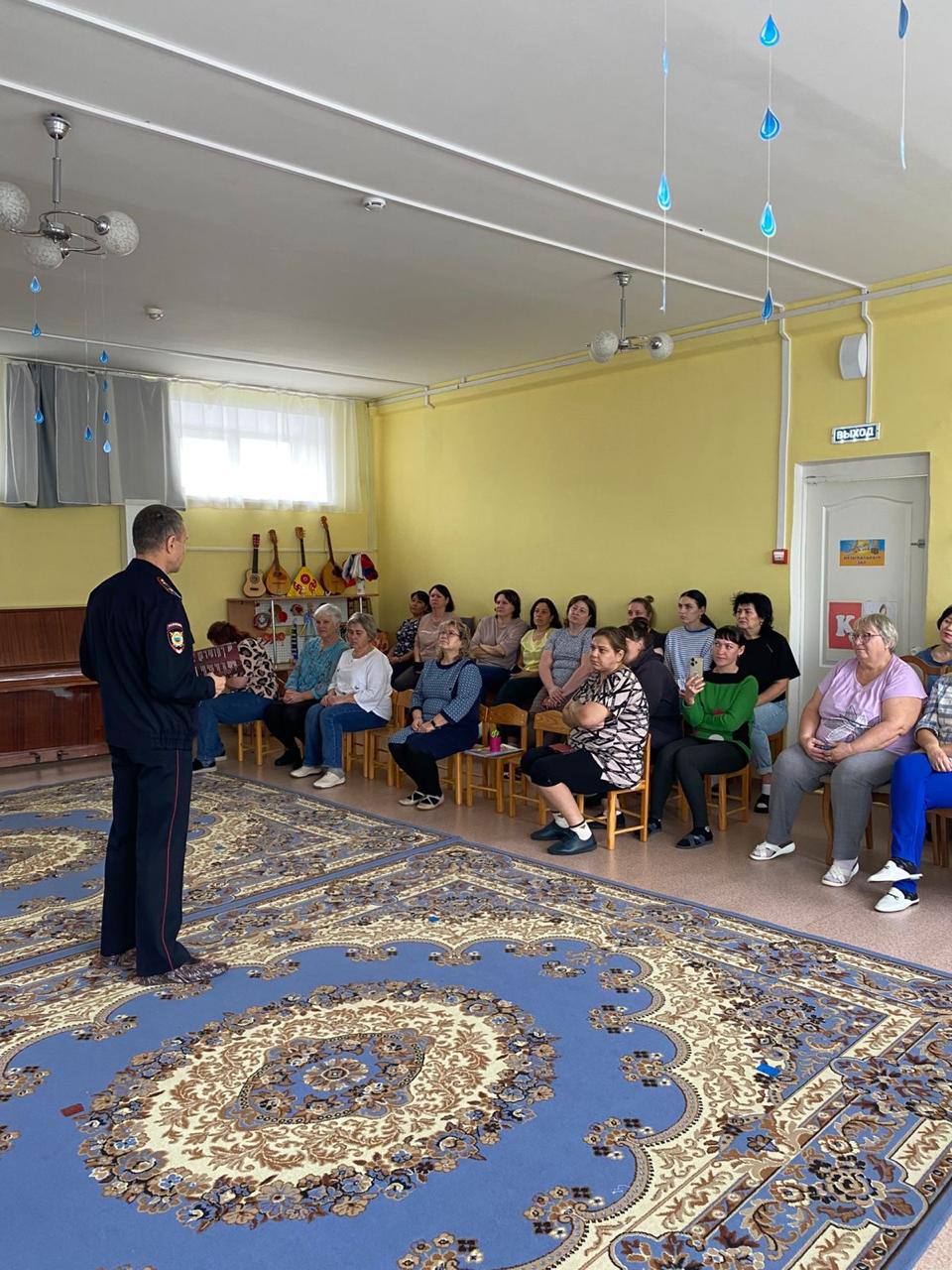 Профилактика мошенничества: полиция учит бдительности в Минусинске и Дзержинском районе