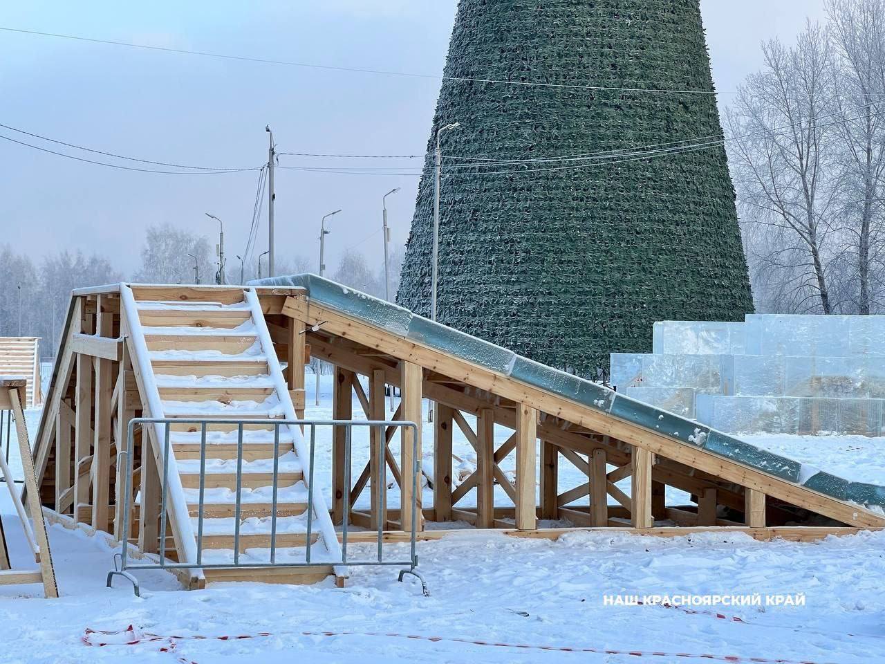 Главная ёлка Красноярска уже появилась на Татышева! Главная ёлка Красноярска уже появилась на Татышева!