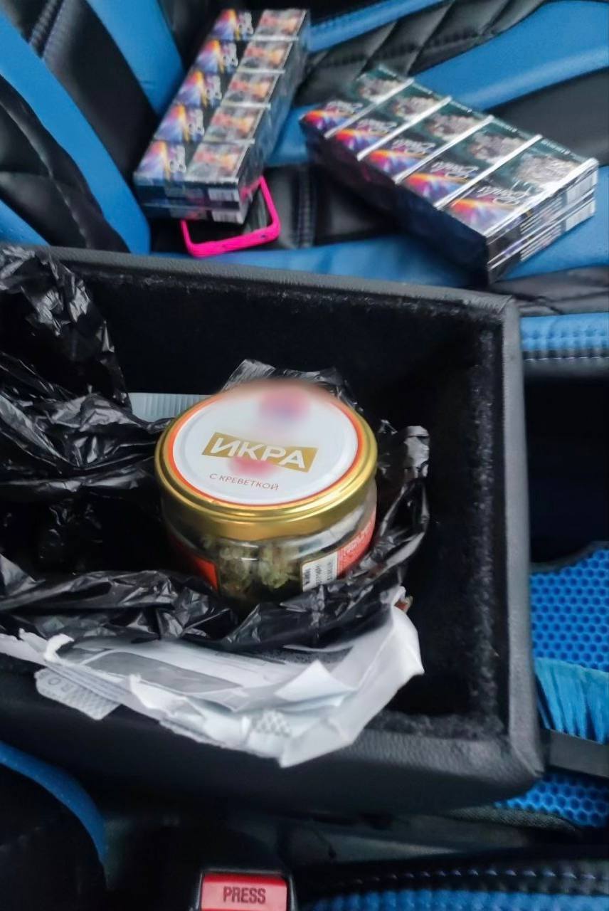 Икра марихуаны из Ачинска: полицейские задержали автоледи, которая прятала наркотики в стеклянную банку и выдавала их за деликатесы