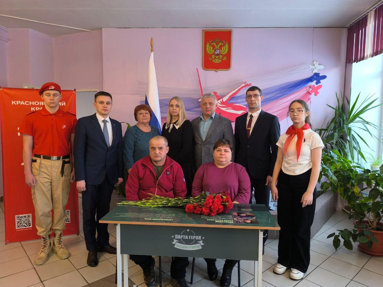 «Парта Героя» в честь Романа Зинатулина открыта в Кедровом