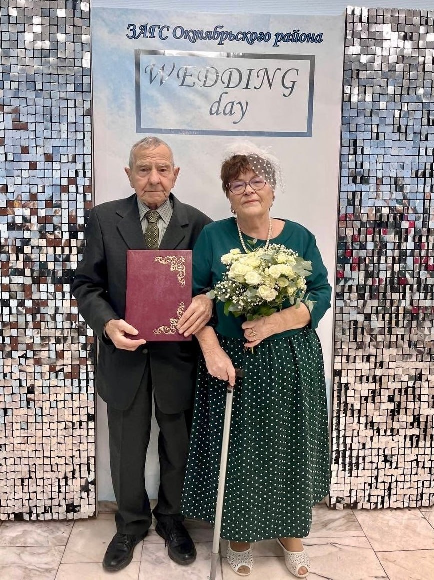 В Красноярске семейная пара отметила изумрудную свадьбу