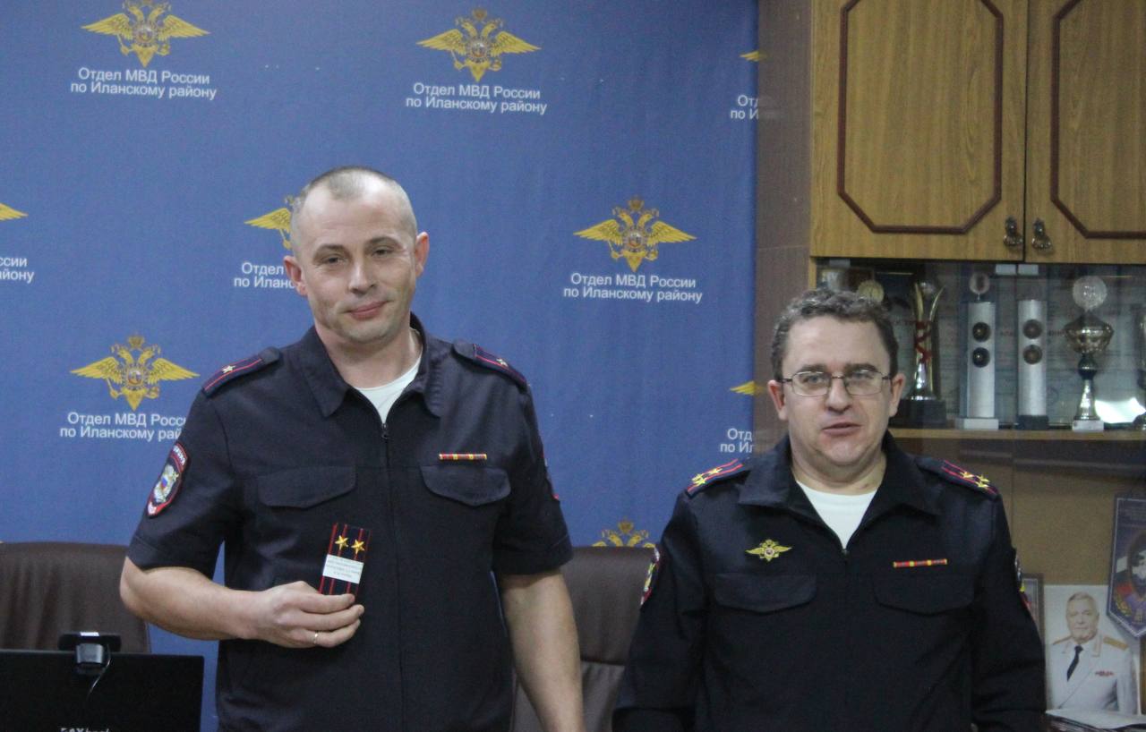 В День Конституции РФ в красноярской полиции прошли торжественные церемонии награждения и присвоения званий! В День Конституции РФ в красноярской полиции прошли торжественные церемонии награждения и присвоения званий!