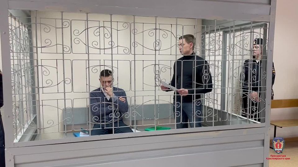 В Красноярске вынесли приговор бывшему заместителю департамента Министерства образования и науки РФ и руководителю коммерческой организации за взятки при госзакупках сельхозтехники