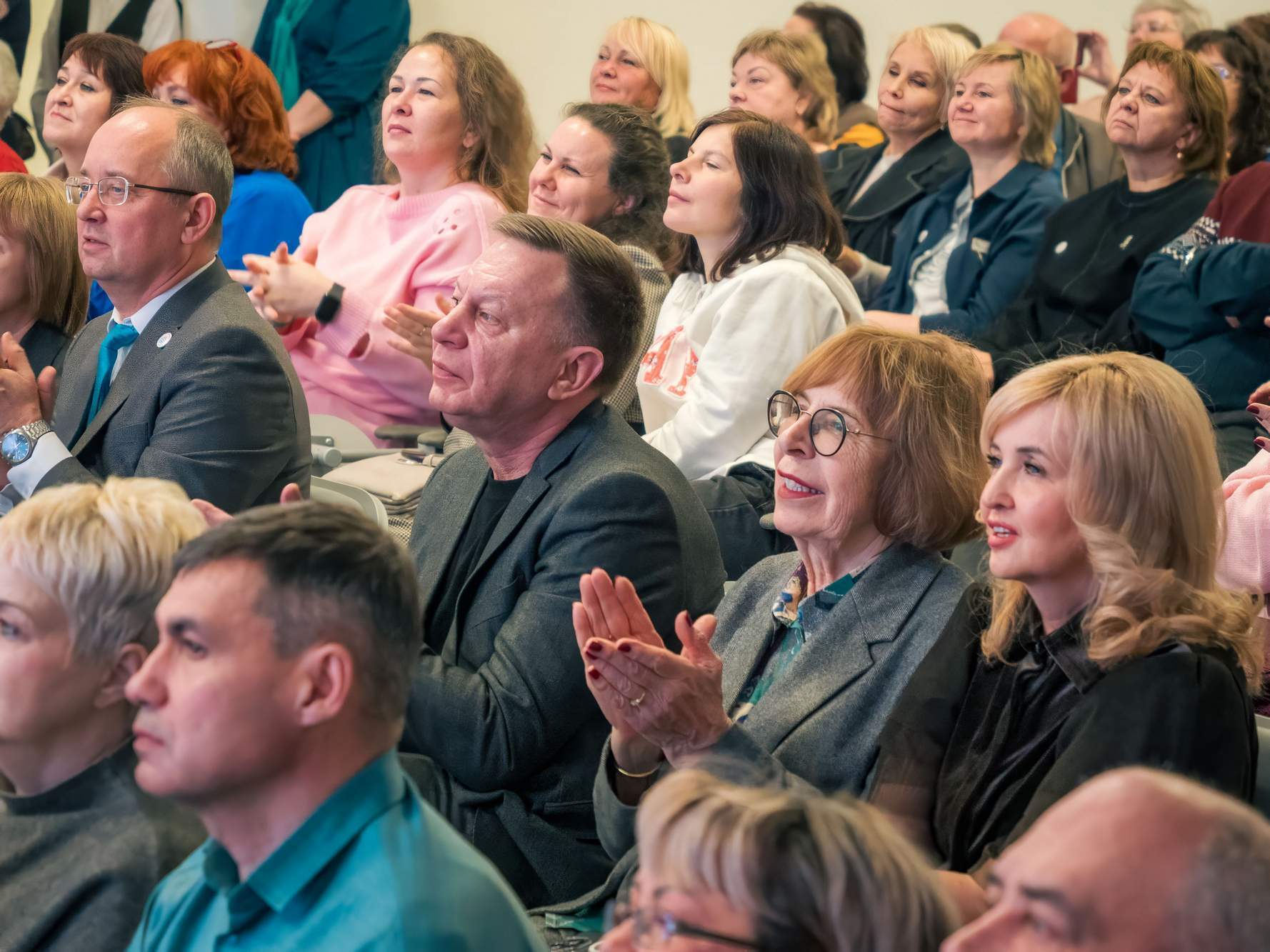 Председатель городского Совета Наталия Фирюлина приняла участие в торжественном мероприятии, посвященном 90-летию лицея №11 Председатель городского Совета Наталия Фирюлина приняла участие в торжественном мероприятии, посвященном 90-летию лицея №11