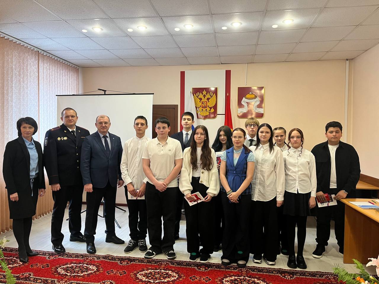 В День Конституции РФ в Красноярском крае прошли торжественные церемонии вручения первых паспортов юным гражданам! В День Конституции РФ в Красноярском крае прошли торжественные церемонии вручения первых паспортов юным гражданам!