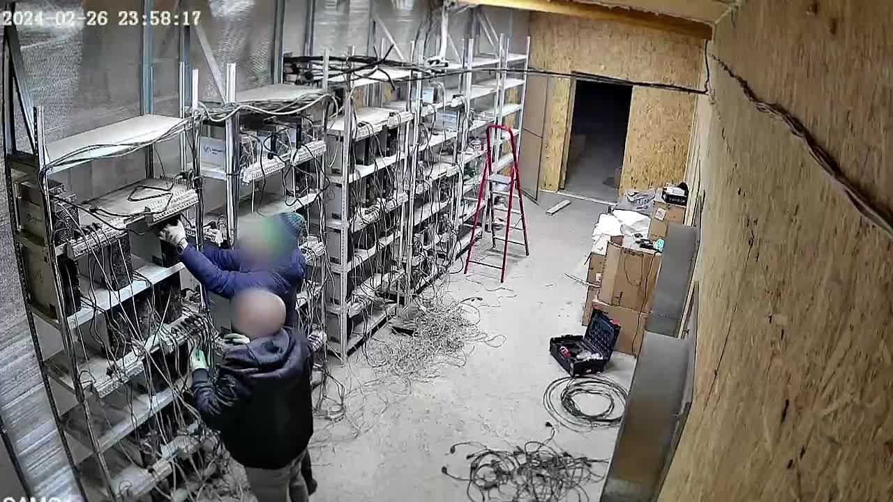 В мире, где коррупция словно тёмное заклятие, а взятки принимают в виде неожиданных даров, правоохранители Красноярского края ведут самый настоящий бой