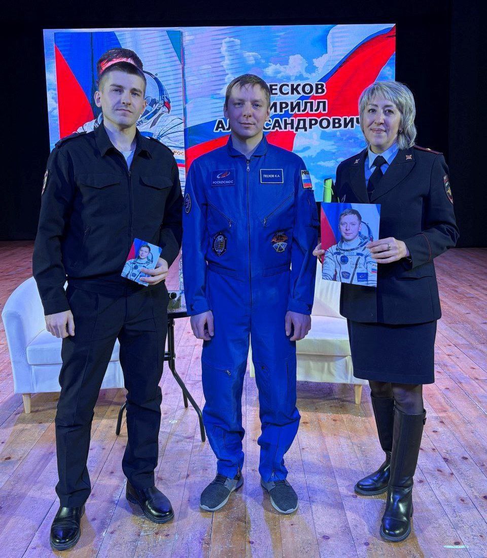 В честь Дня Конституции РФ в городах края прошли торжественные и познавательные мероприятия для школьников!