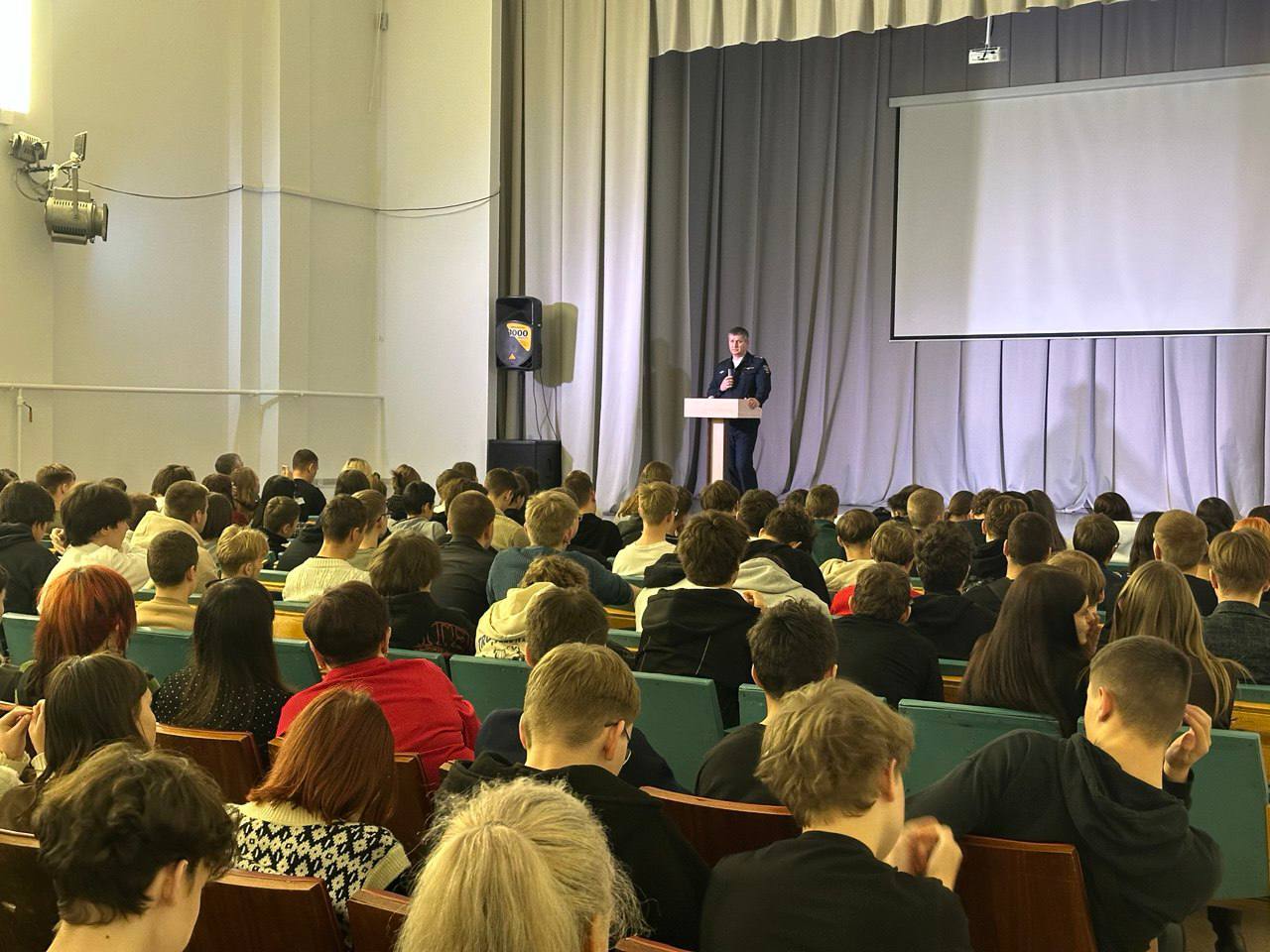 Профилактика и патриотизм: сотрудники полиции Красноярского края провели серию мероприятий для молодёжи Профилактика и патриотизм: сотрудники полиции Красноярского края провели серию мероприятий для молодёжи