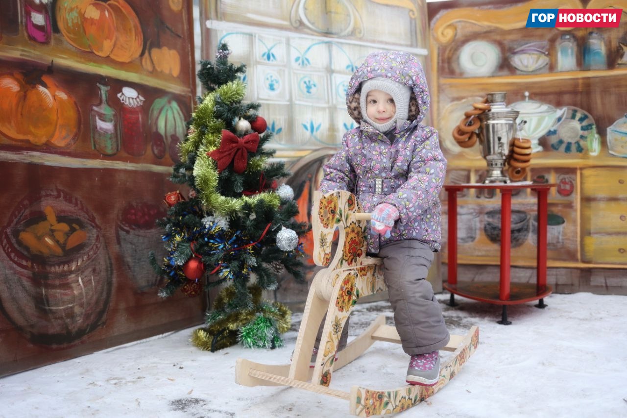 Накануне у детского сада № 7 было по-новогоднему радостно Накануне у детского сада № 7 было по-новогоднему радостно