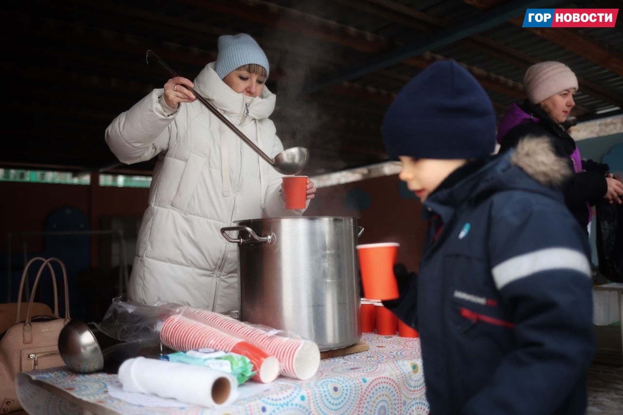Накануне у детского сада № 7 было по-новогоднему радостно Накануне у детского сада № 7 было по-новогоднему радостно