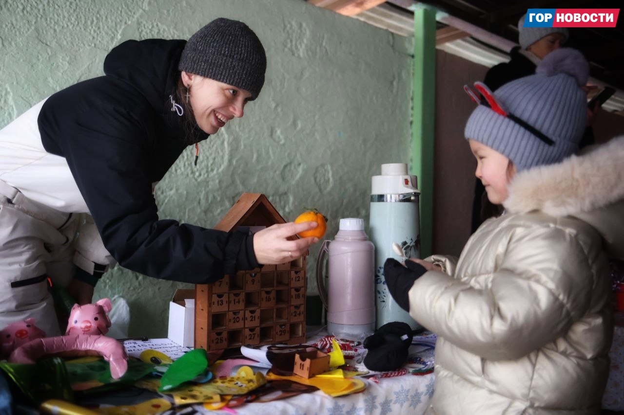 Накануне у детского сада № 7 было по-новогоднему радостно Накануне у детского сада № 7 было по-новогоднему радостно