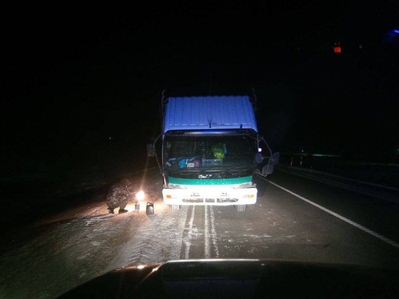 В Абанском районе автоинспекторы помогли водителю заглохшего в мороз автомобиля В Абанском районе автоинспекторы помогли водителю заглохшего в мороз автомобиля
